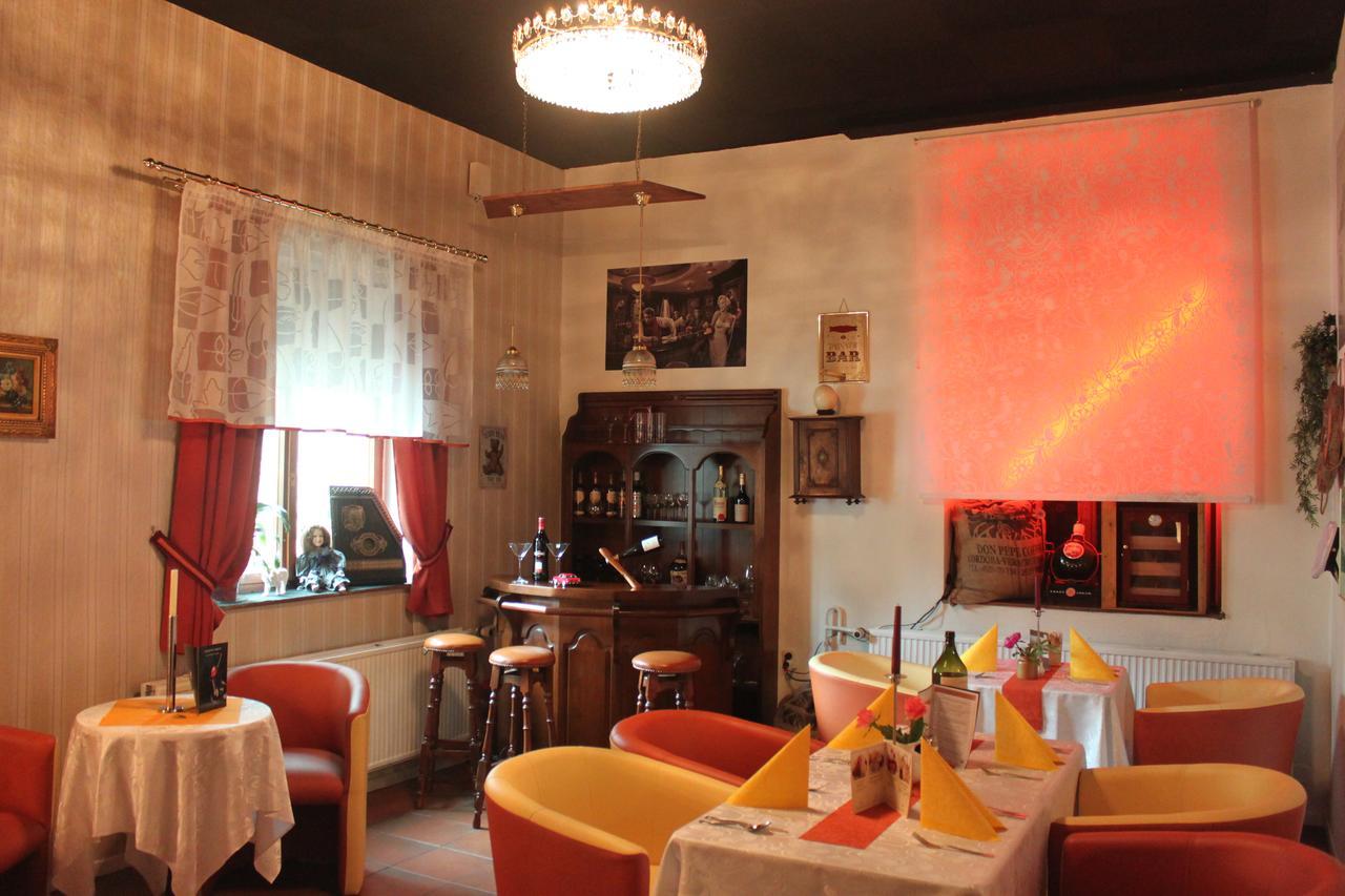Pension Und Restaurant Die Burg Ehrenfriedersdorf Exteriör bild