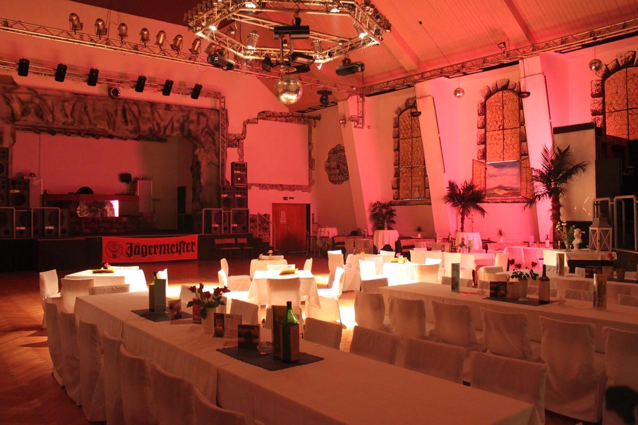 Pension Und Restaurant Die Burg Ehrenfriedersdorf Exteriör bild